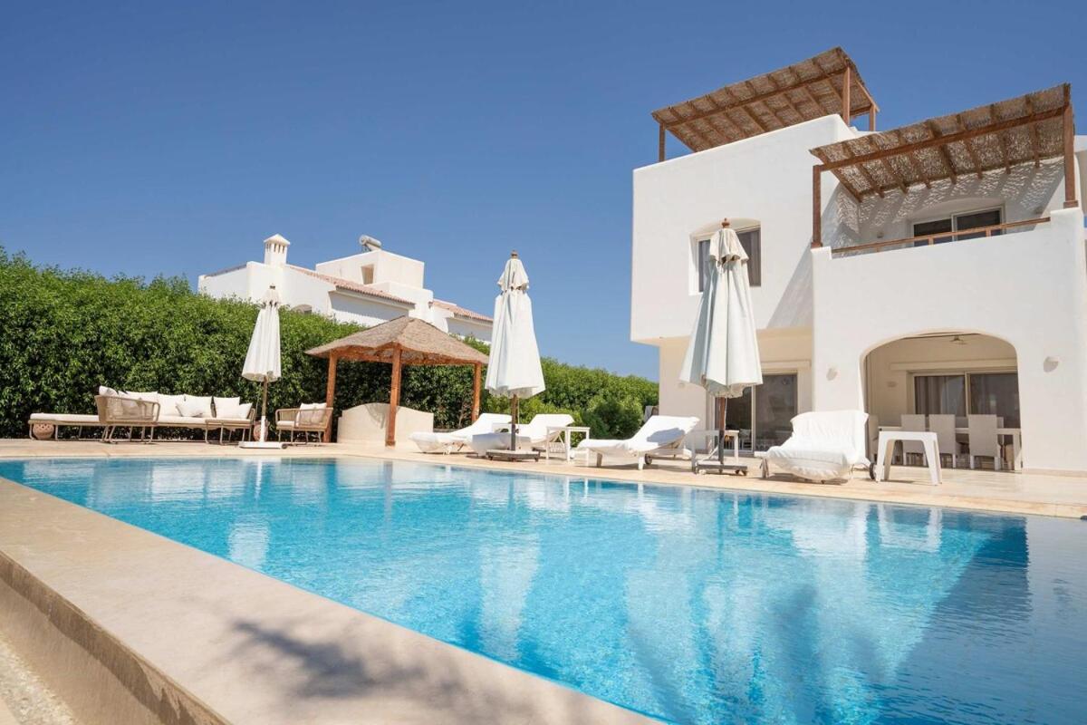 White Villa Heaven - Swim, Lounge & Sunset Magic - Bed and Breakfast Hurghada