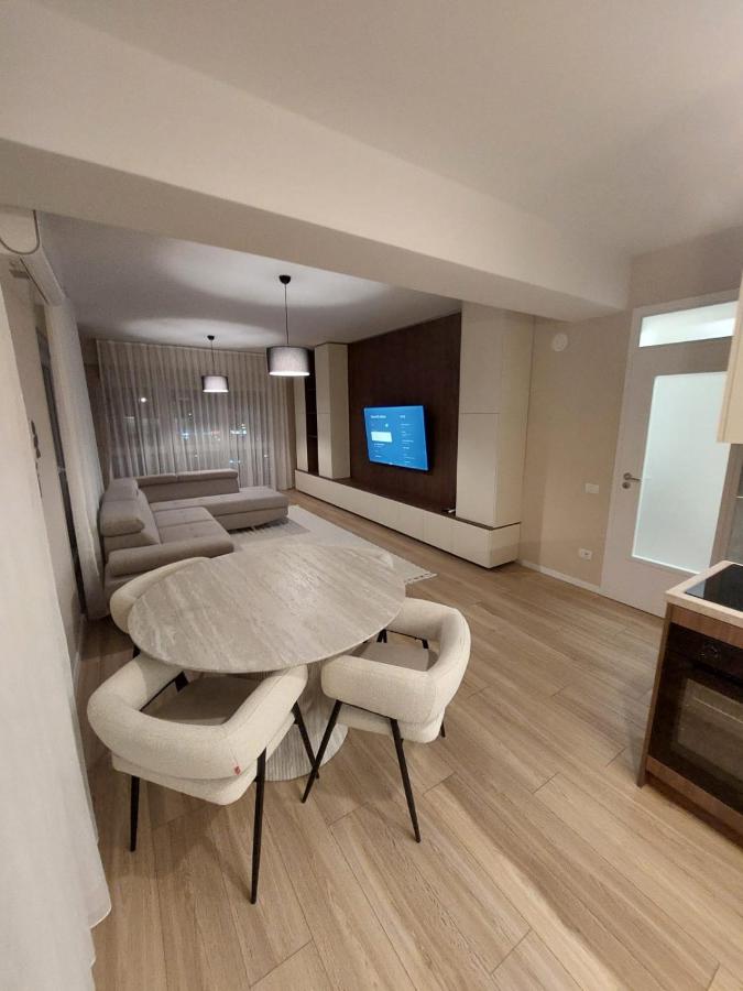 Shega Apartments - Free Private Parking - Bed and Breakfast Prizren
