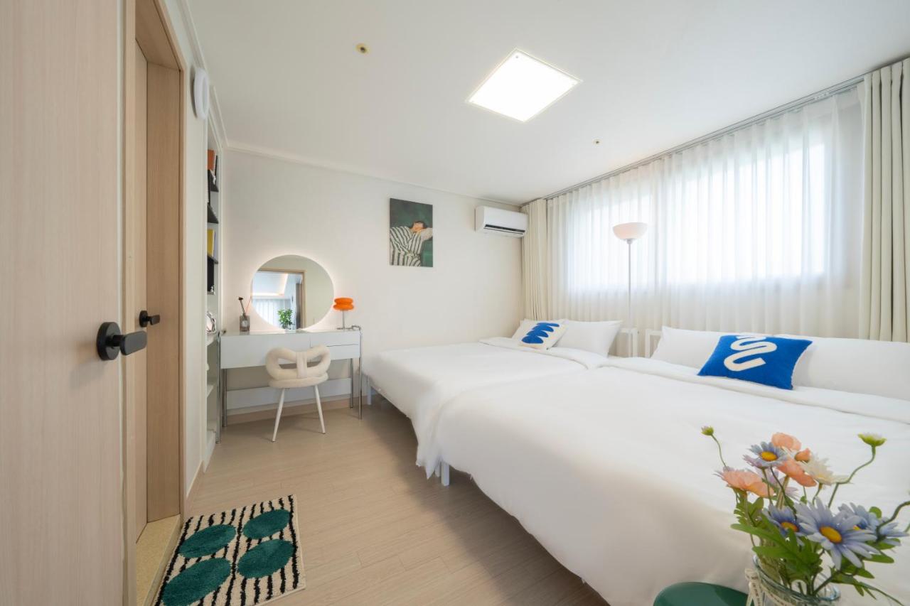 Seoul 3BR Family Home l 2Bath l Sleeps 8 l Gyeongbokgung 9min - Chambres d'hôtes Séoul