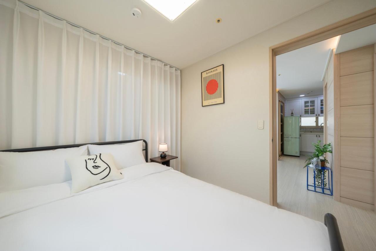 Seoul 3BR Family Home l 2Bath l Sleeps 8 l Gyeongbokgung 9min - Chambres d'hôtes Séoul