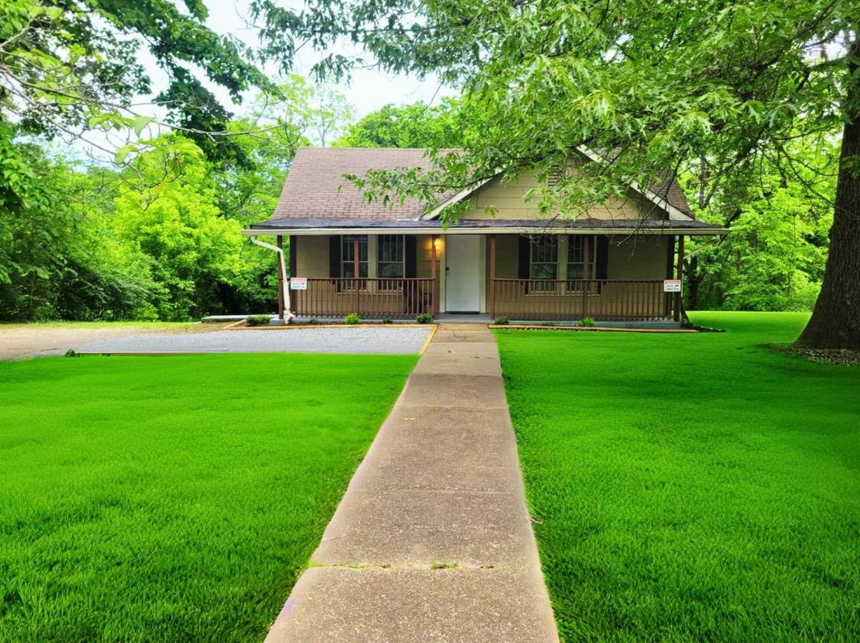 Red Bud - B&B Chattanooga