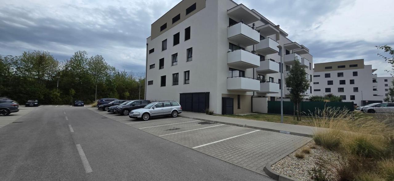 Premium family apartman - Free parking - B&B Trenčín