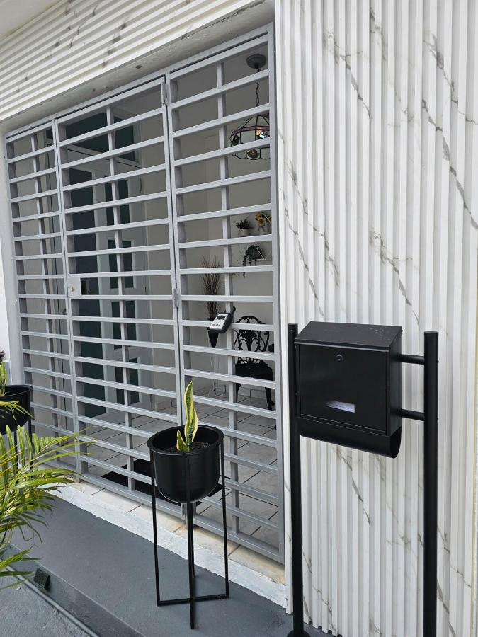 Full House near the Beach and Airport 2 - B&B San Juan