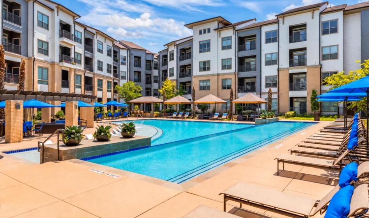 Stunning Pool View 2 Bedroom Apartment in Spring, TX - B&B Spring