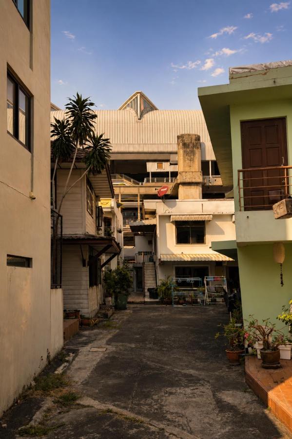 Cozy 2 Queen Bed with Vintage Kitchen at PhayaThai BTS - Ferienwohnung Bangkok