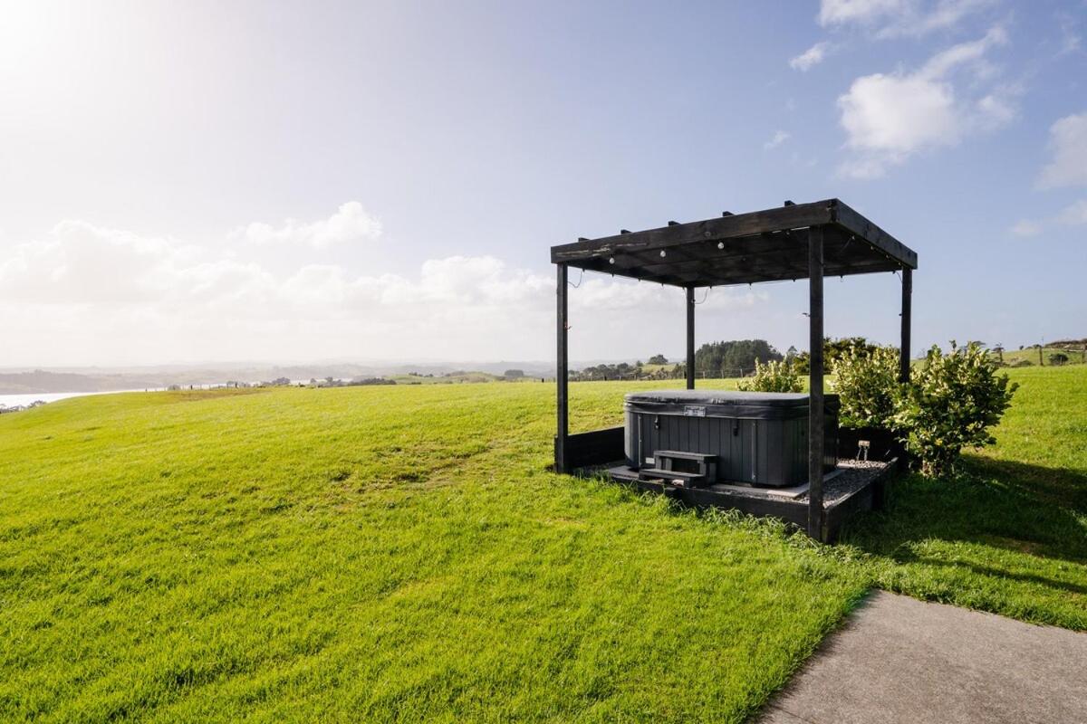 Farmhouse with Coastal Views - B&B Wharehine
