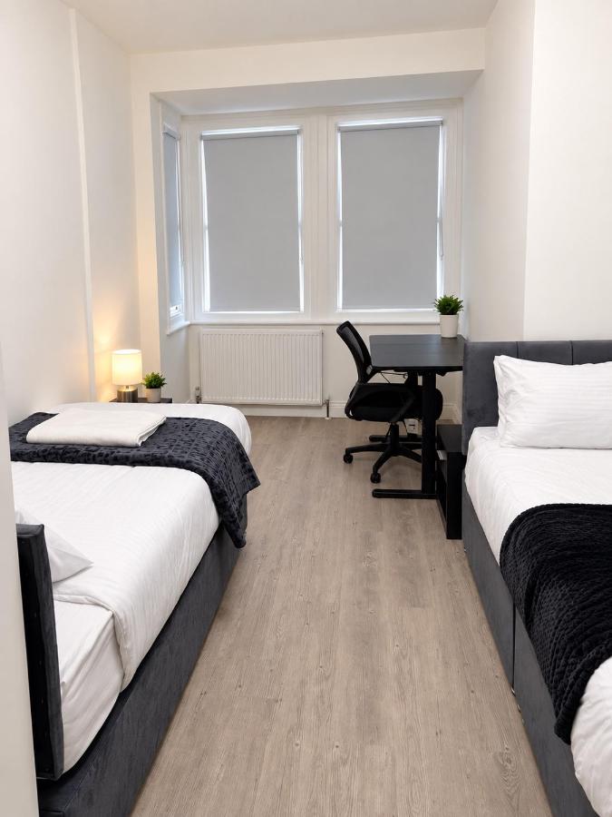 Stylish 2Bed Retreat Fast Links to Central London - Chambres d'hôtes Edmonton