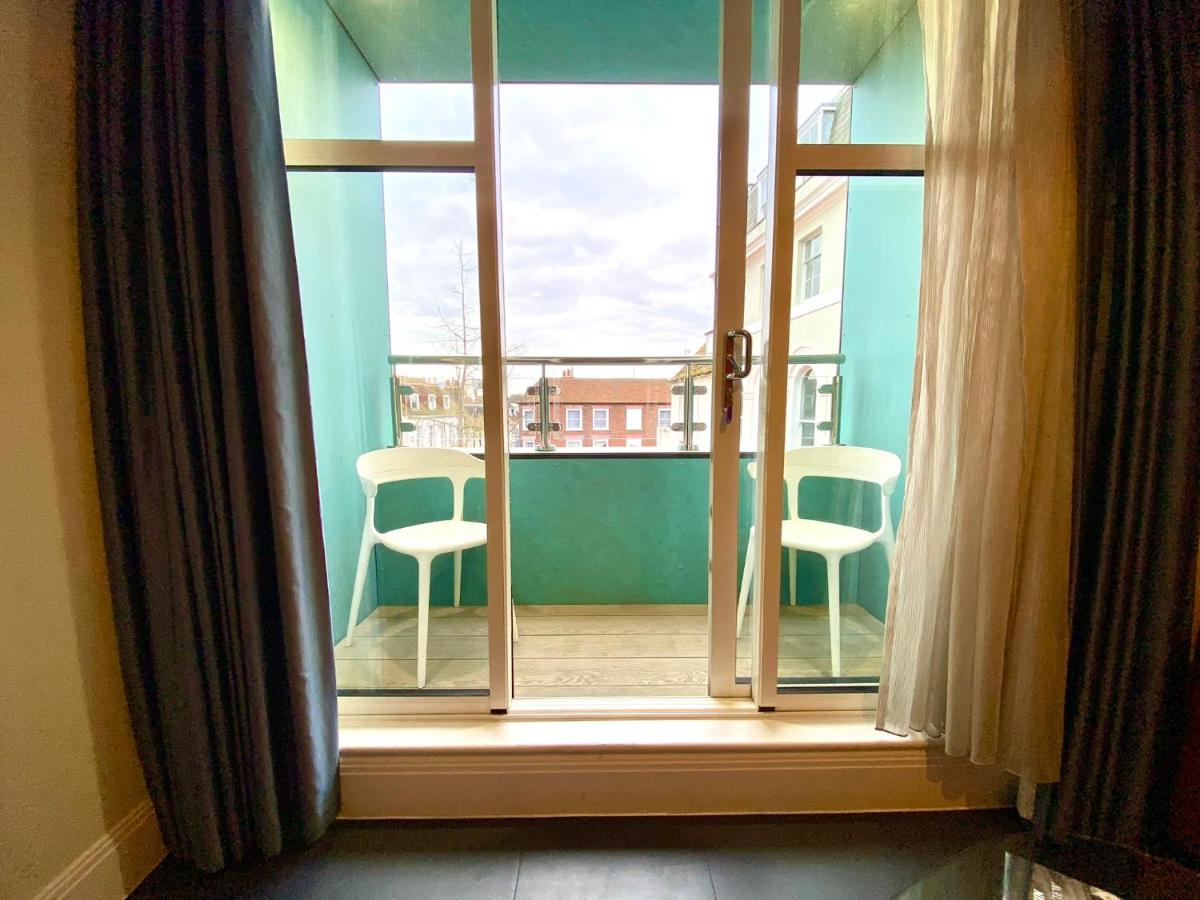 Incredible Apartment - Amazing Location - Free Parking & WiFi! - Ferienwohnung Poole