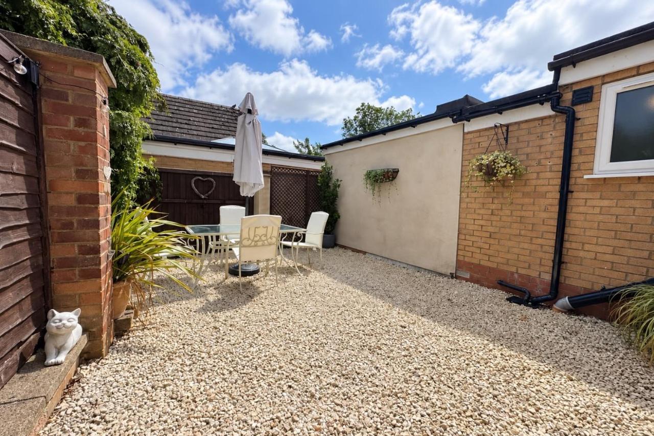 Entire Private Apartment with Kitchen and Lounge - B&B Braybrooke