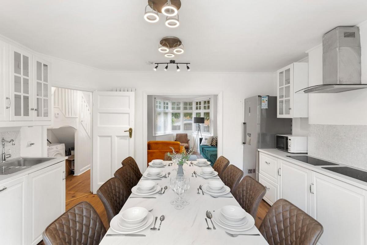 Fabulous House - Sleeps 14 - Ferienwohnung London