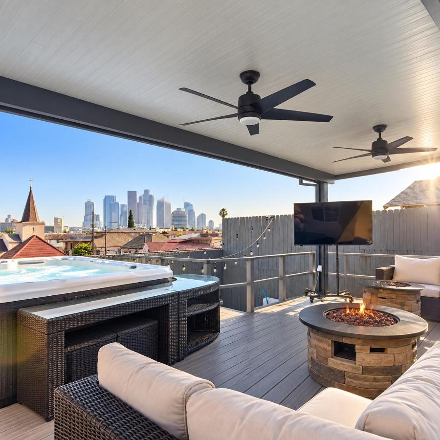 Gorgeous DTLA w/ View + Hot Tub! - B&B Los Angeles