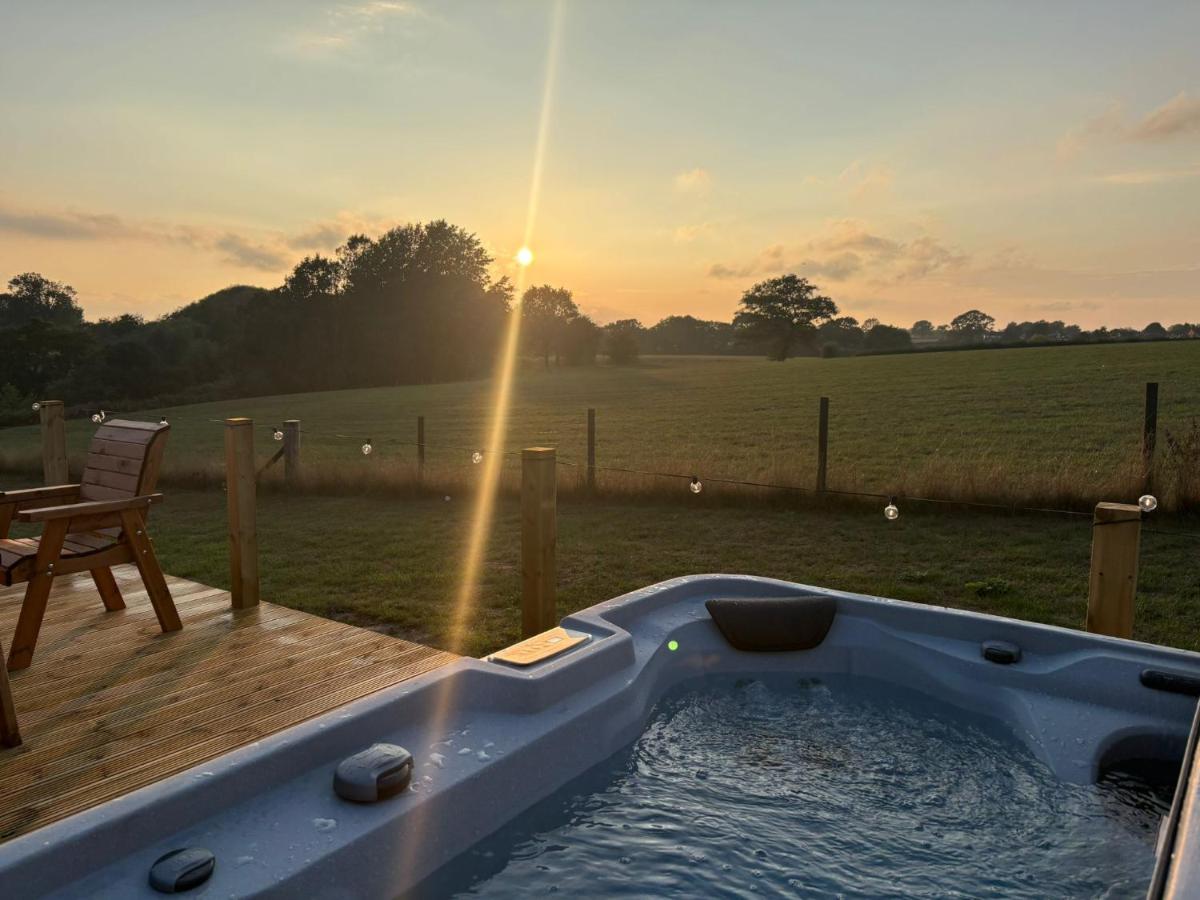 Tall Chimneys Glamping - B&B Wheelock