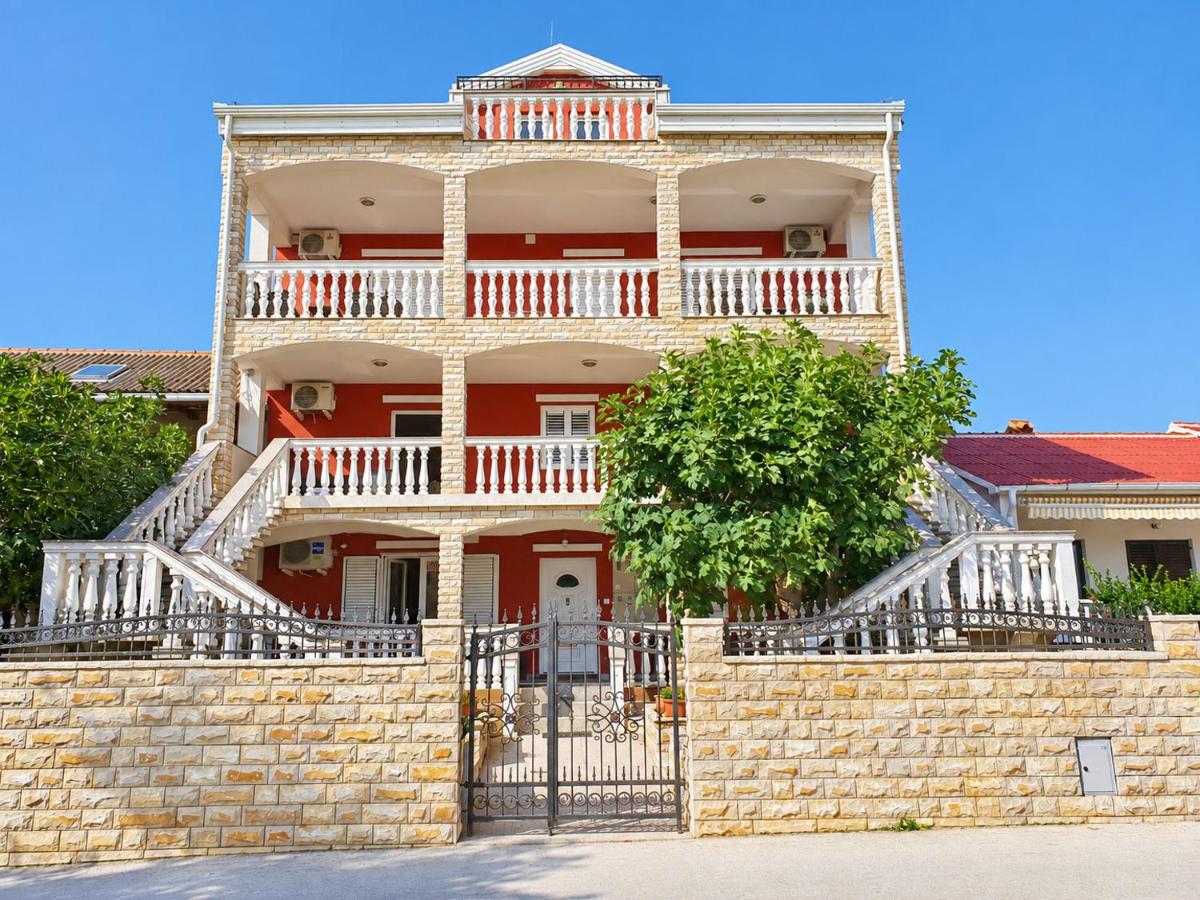 Appartamento con 2 Camere da Letto e Balcone