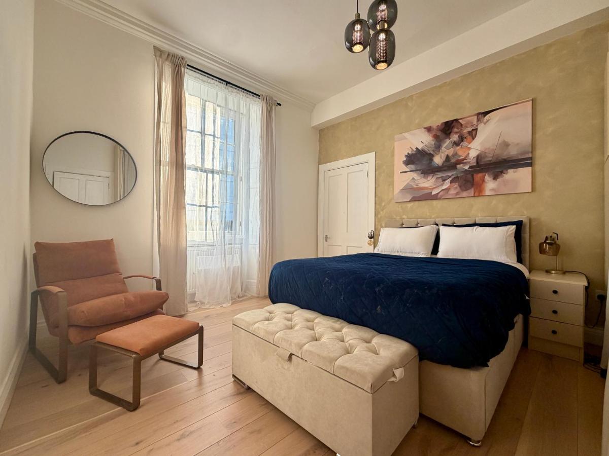 Luxury 4-Bedroom, 2-Bathroom minutes from Royal Mile - B&B Edinburgh
