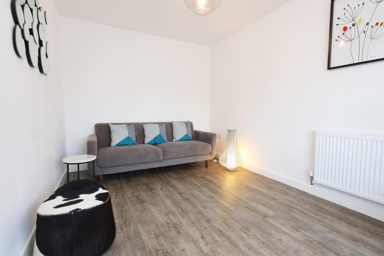 3BR Home 3 Parking Near Cardiff Bay City Centre and Stadium - Chambres d'hôtes Cardiff
