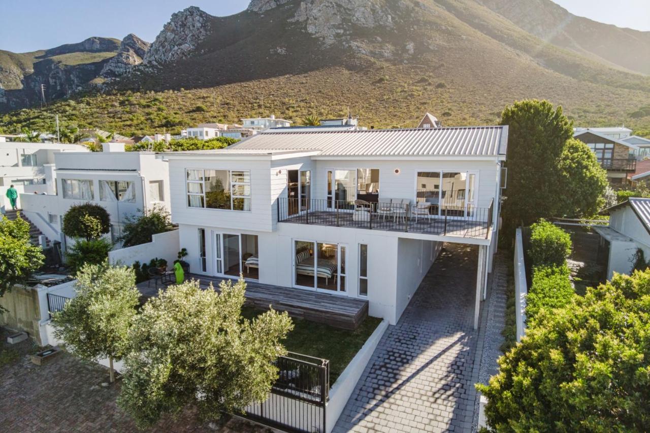 Legacy Villa Voelklip Sea & Mountain Views - B&B Hermanus