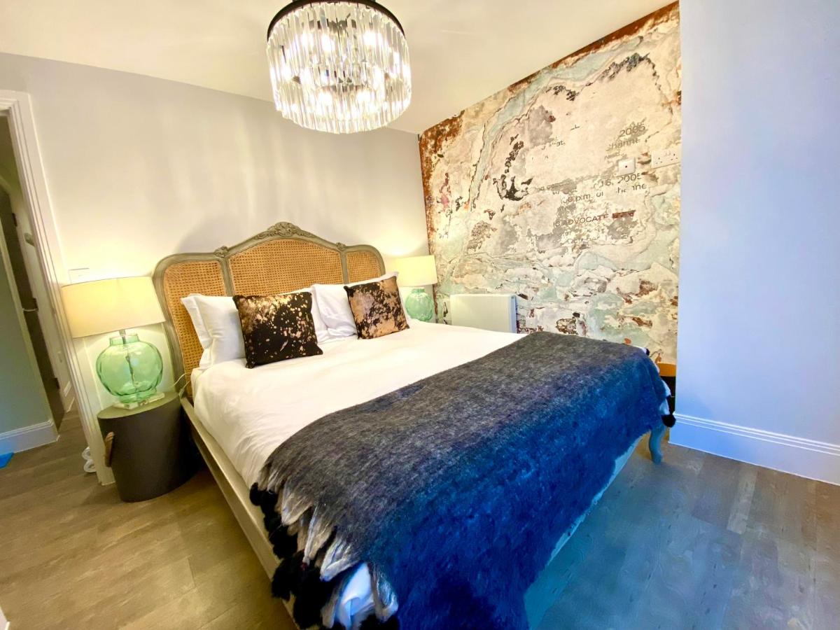 Elegant Apartment - 1 Minute walk to Poole Quay - Great Location - Free Parking - Fast WiFi - Smart TV - Newly decorated - sleeps up to 2! Close to Poole & Bournemouth & Sandbanks - Chambres d'hôtes Poole
