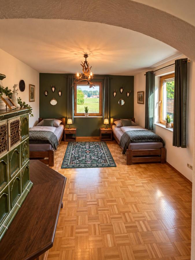 Jagdhaus am Neubäuer See - B&B Roding