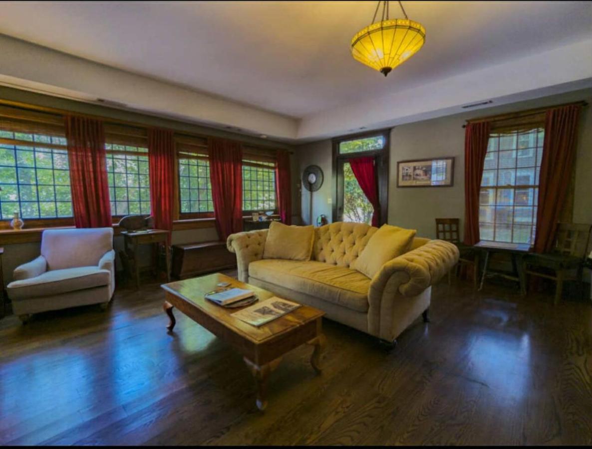 66 Center - Carriage House - Bed and Breakfast Eureka Springs