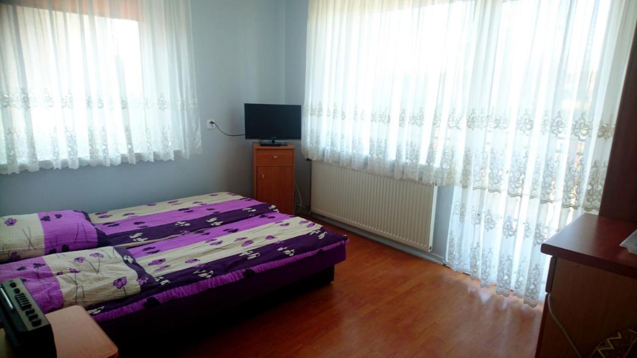 Twin Room with Private External Bathroom