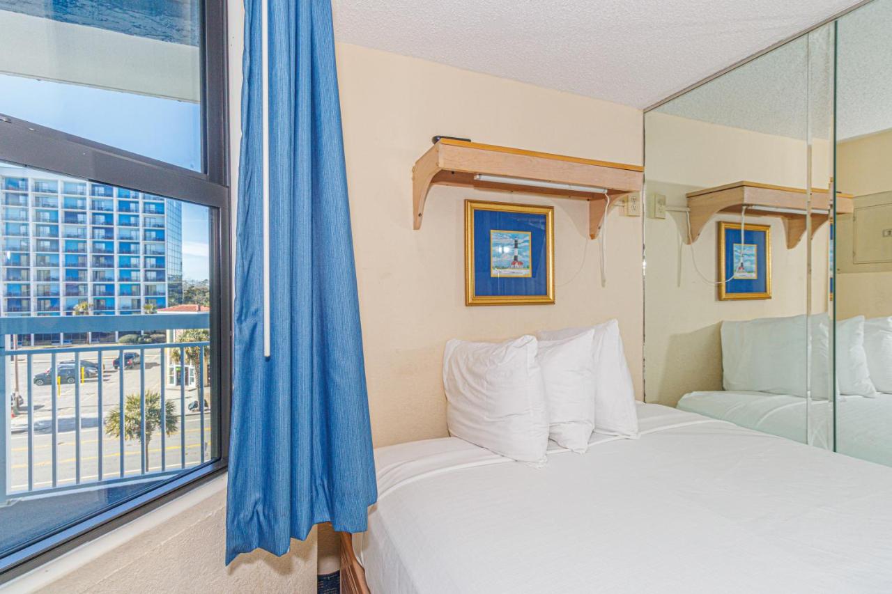 Yachtsman 505 Oceanfront Retreat Close to SkyWheel & Boardwalk - B&B Myrtle Beach