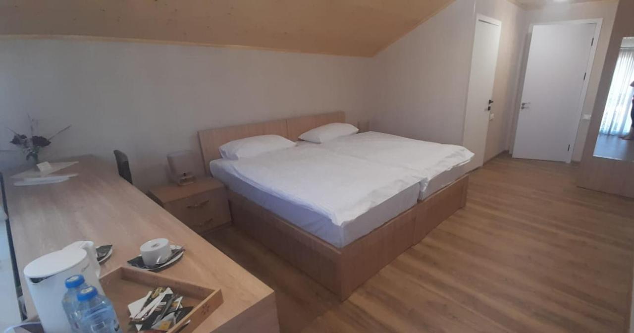 Classic Dreibettzimmer