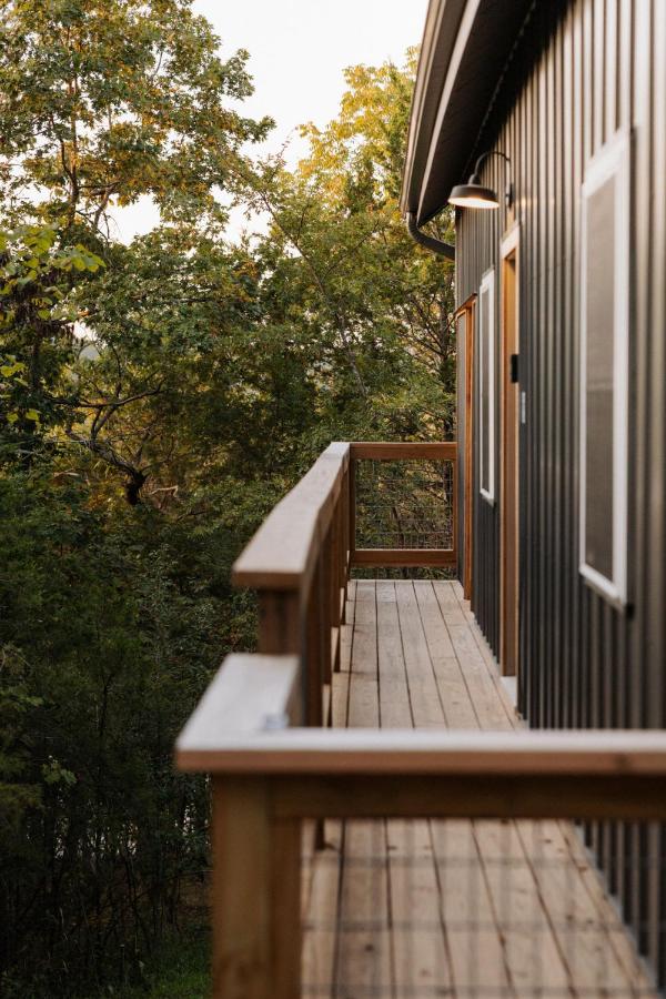 Camptown Cabin - Bed and Breakfast Eagle Rock