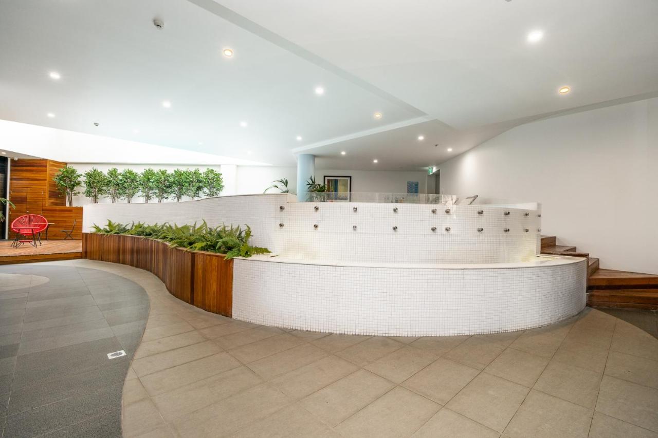 Kingston Foreshore Apt with Water Views - Hosted by Canstay - Chambres d'hôtes Kingston