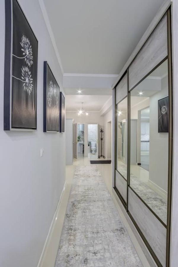 Appartamento Premium con 3 Camere da Letto e Balcone