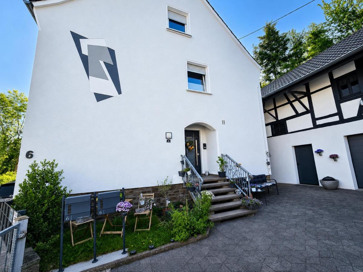 Ferienwohnung Elya, privater Garten, ruhige Lage, Outlet - B&B Bad Münstereifel