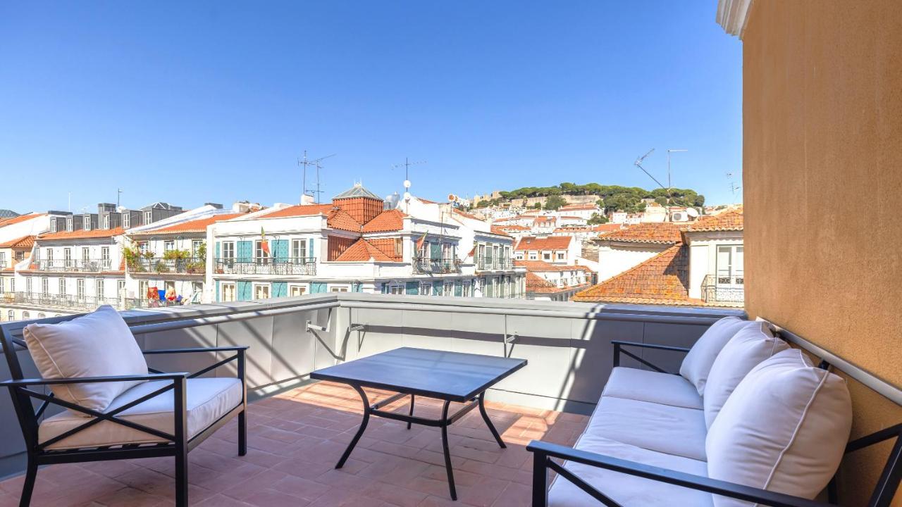 Chiado Terrace & Castle View 2BR by LovelyStay - Bed and Breakfast Lissabon