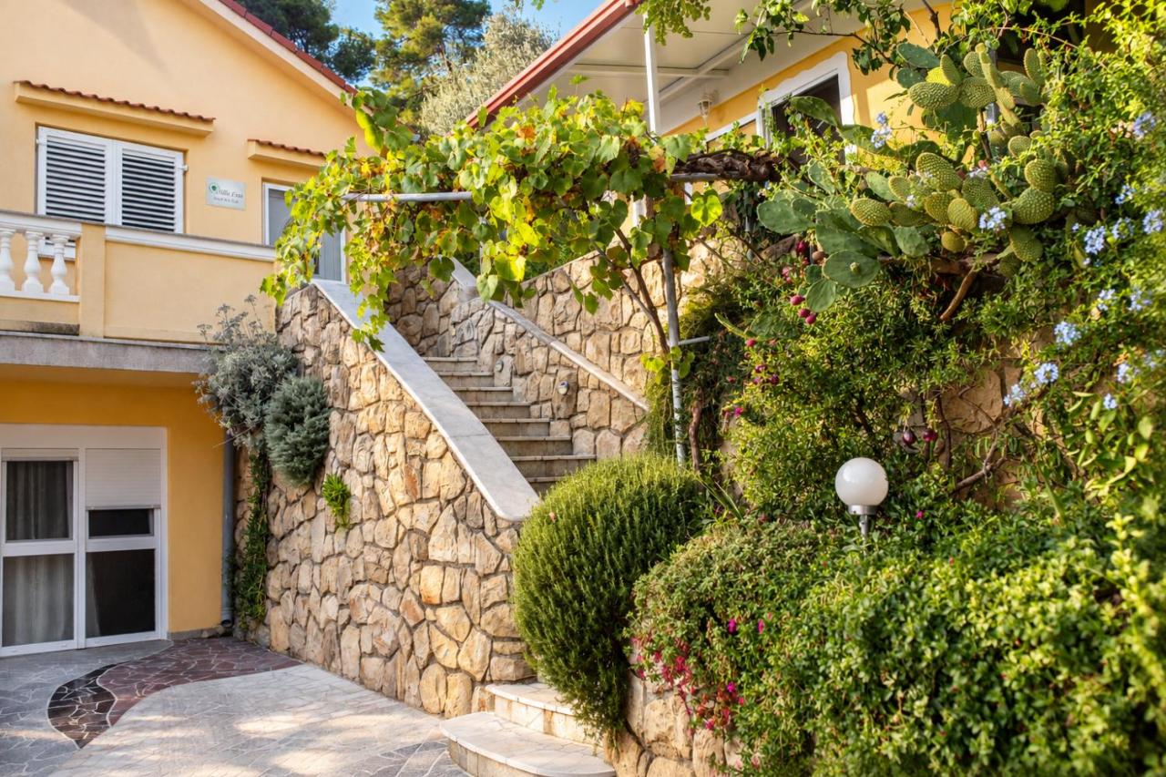 Exquisite Villa with Heated Pool, Sauna, Breathtaking Landscape & Panoramic Views in Banjol - B&B Rab