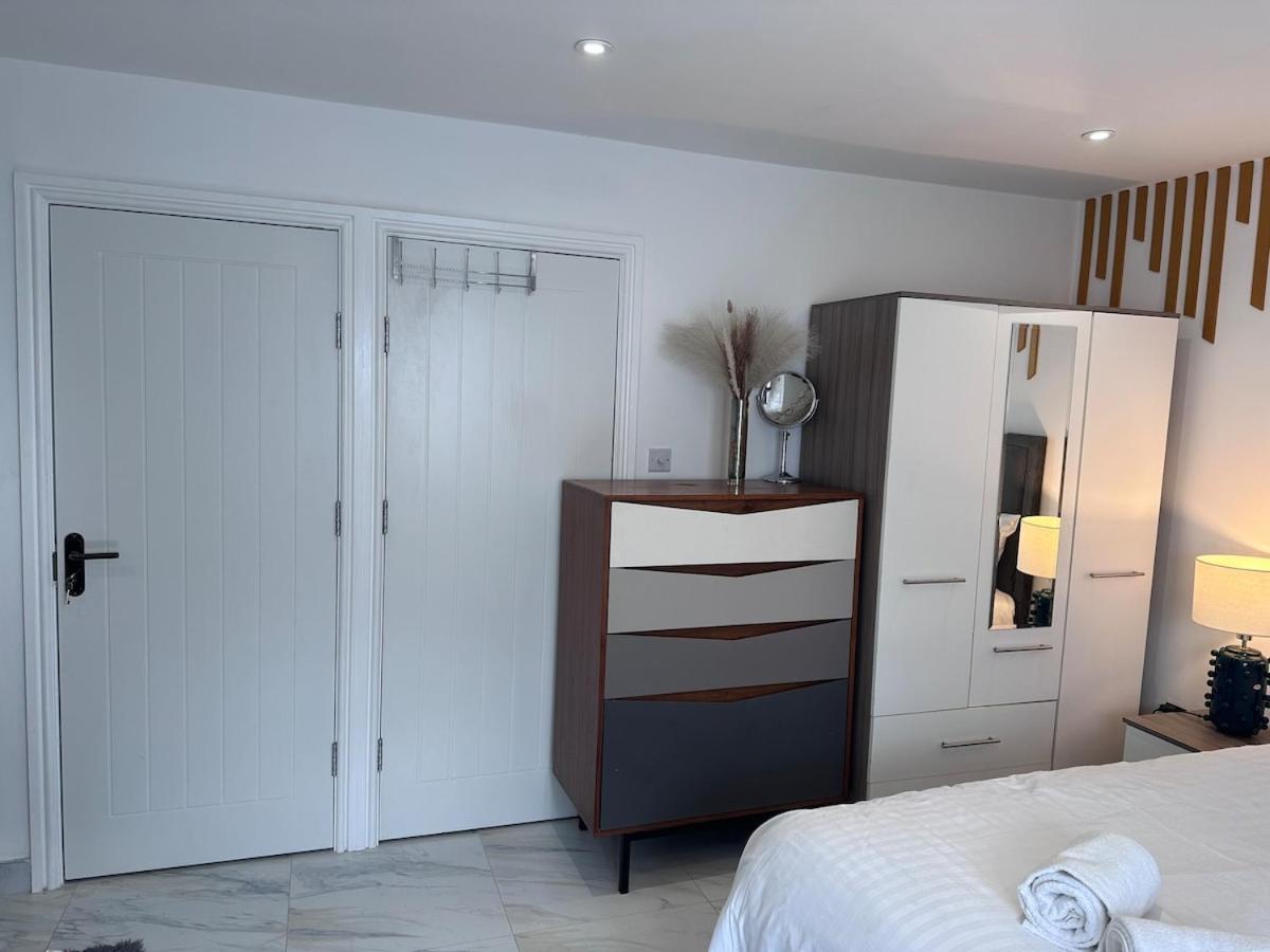 Modern One Bedroom Annexe - Private Entrance - Chambres d'hôtes Milton Keynes