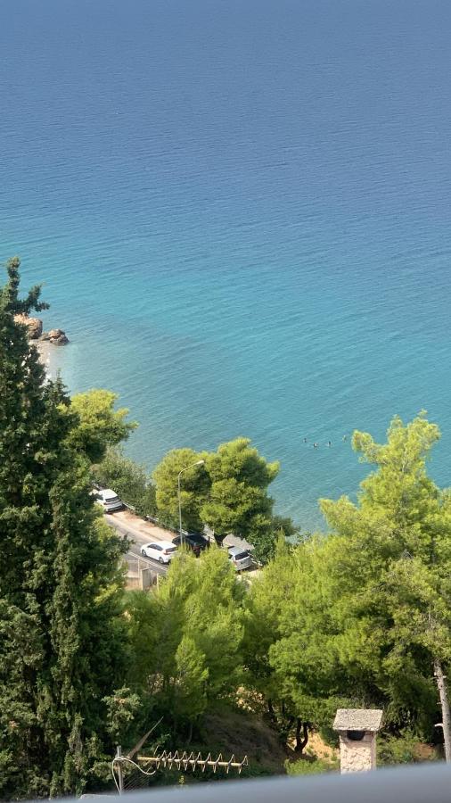 Amfiteatriko Studio Sea View Oropos Attiki - Chambres d'hôtes Kálamos