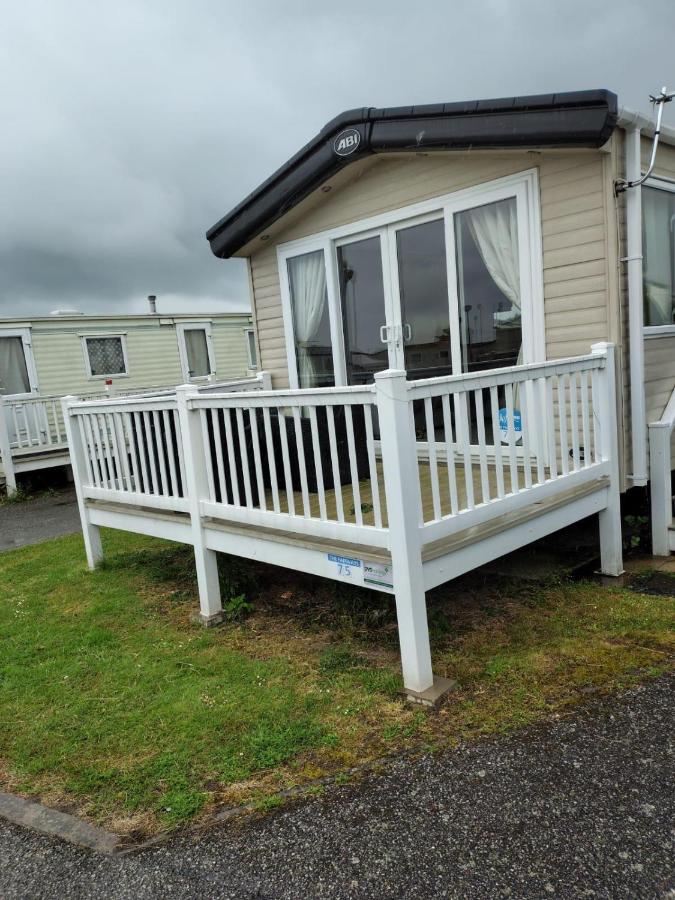 6 berth caravan at Orchards Haven in Clacton-on-Sea, Essex ref 15075F - B&B Saint Osyth
