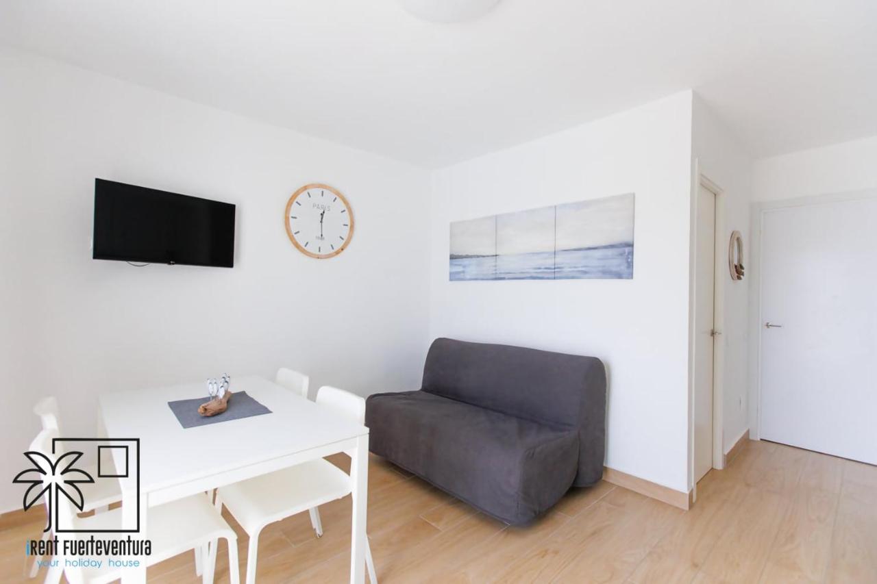 Seascape Pool View & WiFi by iRent Fuerteventura - Bed and Breakfast Corralejo
