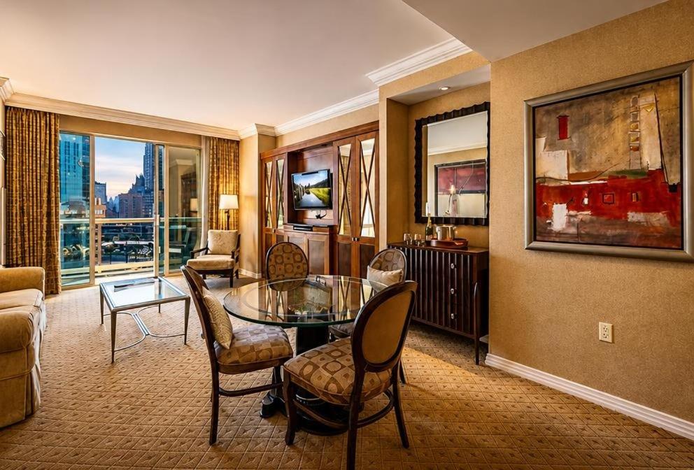 MGM Signature Tower 2 8th Floor 1BR Strip View Balcony No Resort Fee - B&B Las Vegas