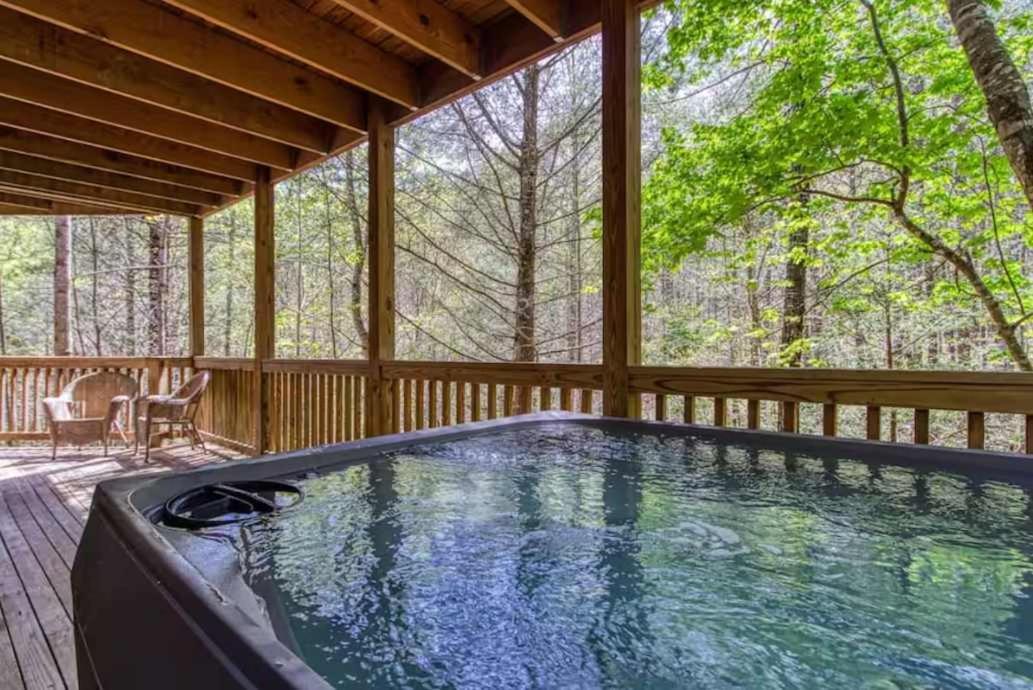 Serene 4BR Cabin - Hot tub & Game Room - Townsend - B&B Townsend
