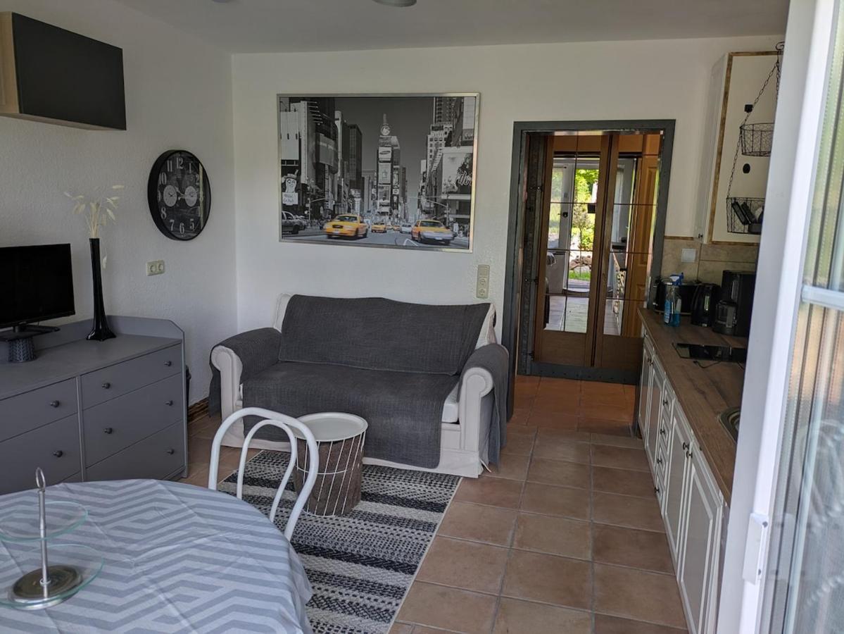 Landpause ruhig und nah - Ferienwohnung Tensbüttel-Röst
