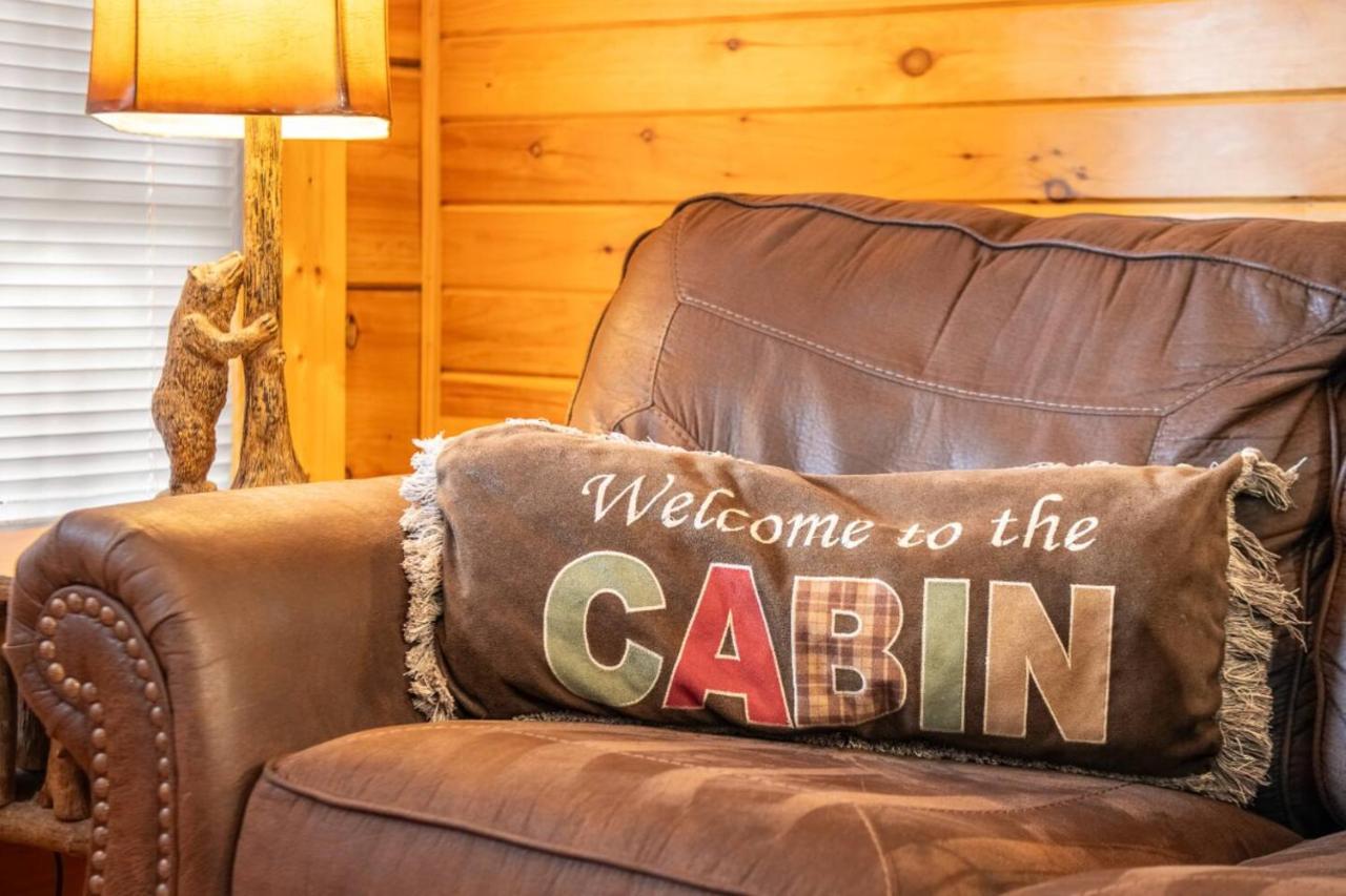 Serene 1BR Cabin - Hot tub & Fireplace - Smokies - B&B Sevierville