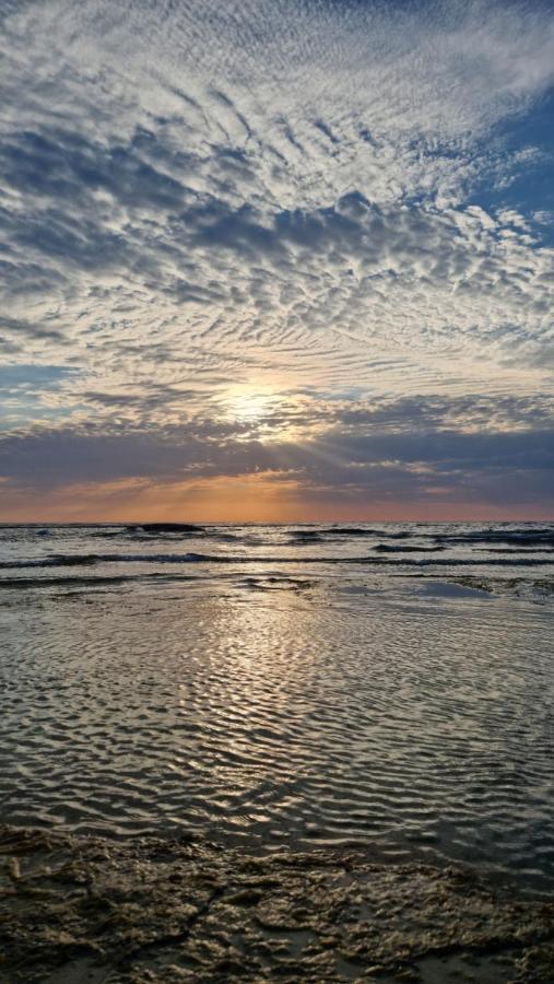 Sunset Apartment Aktau Квартира в центре у моря - B&B Aktau