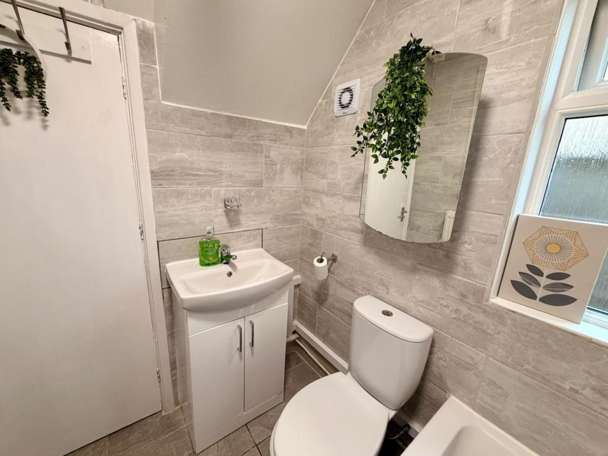 Juniper - A Peaceful Three-Bedroom Retreat - Chambres d'hôtes Dudley