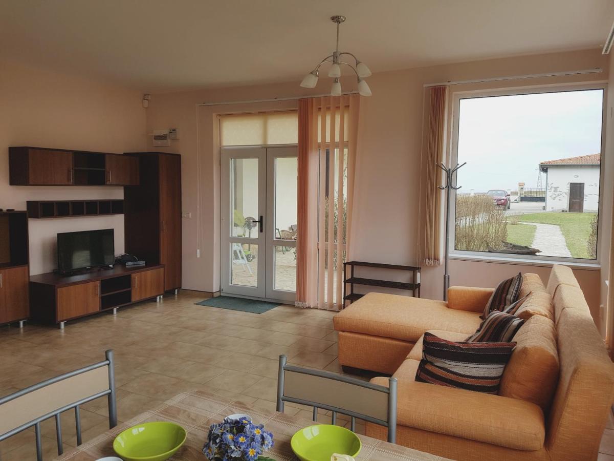 Apartment with Garden View