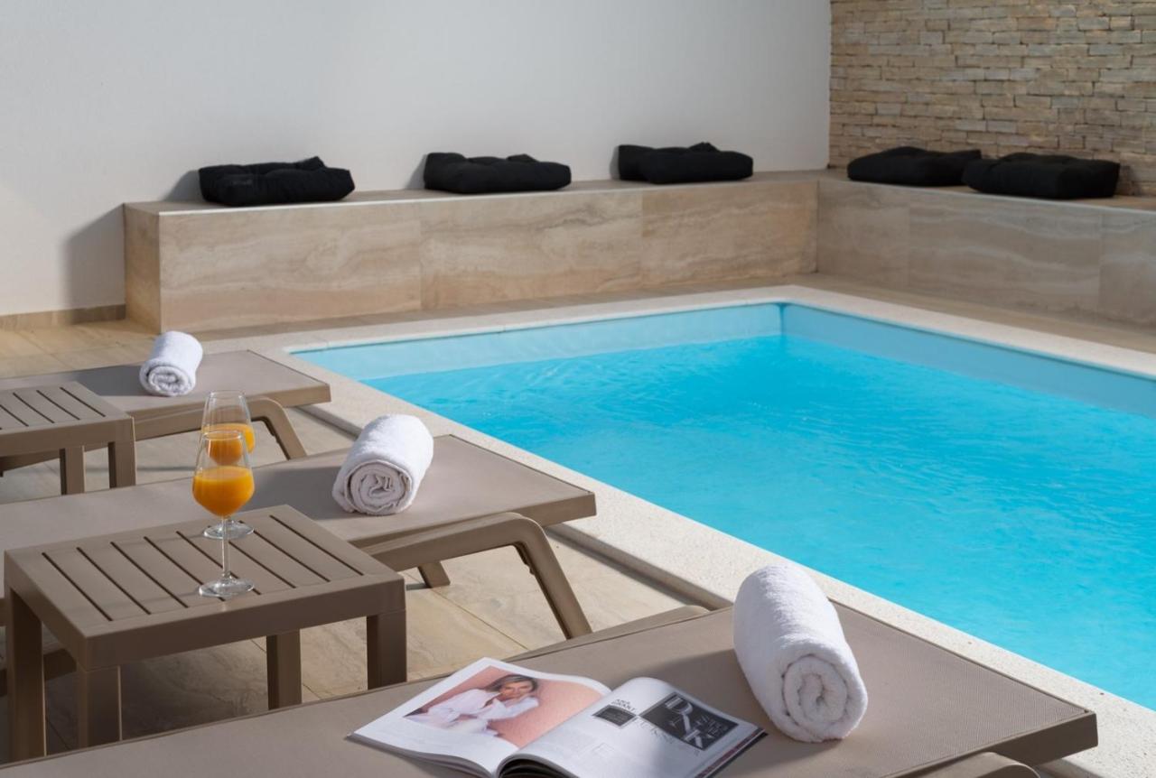 NEW ! Villa Bellatrix 2 - heated pool and jacuzzi - B&B Vrsi