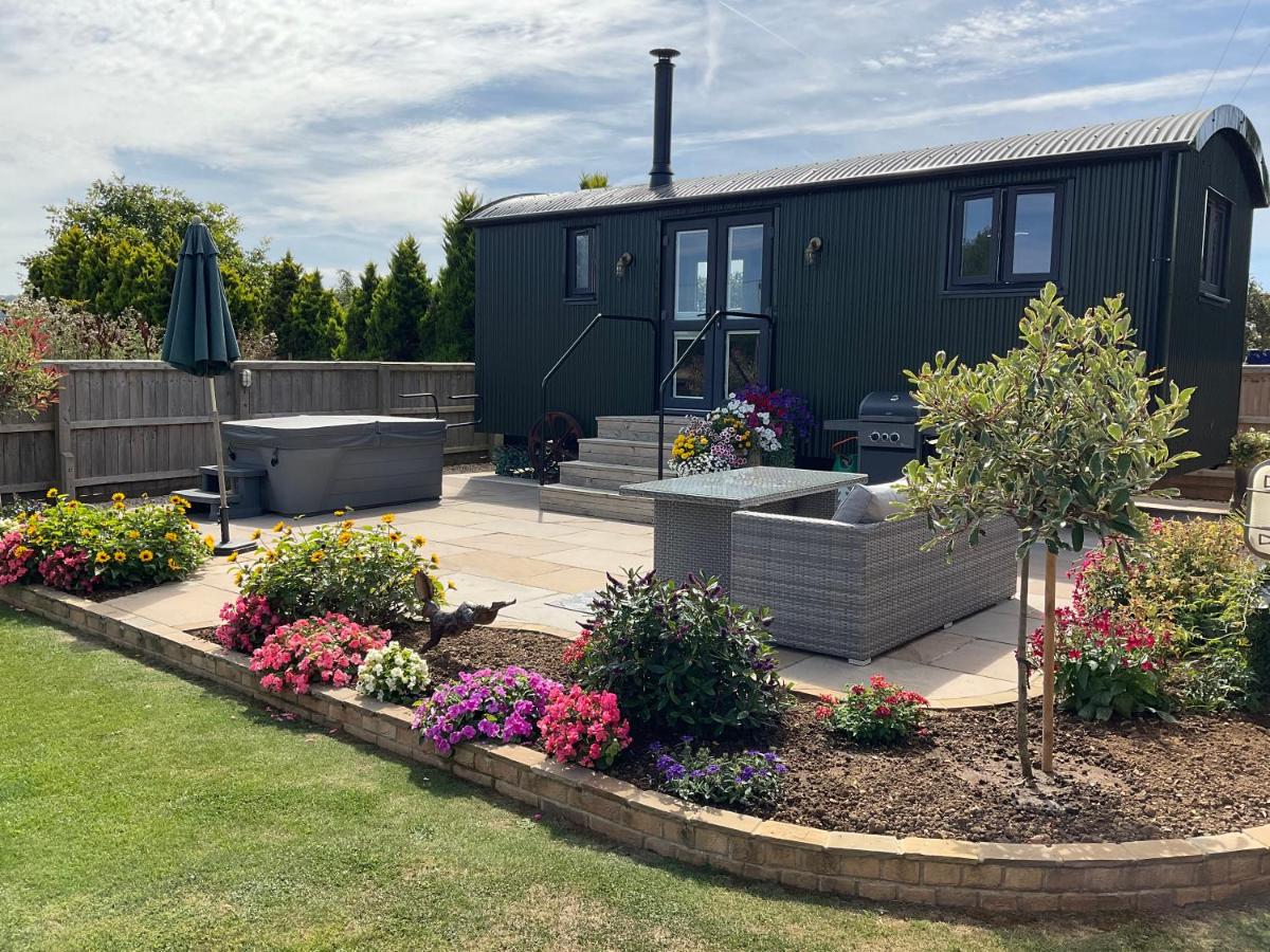 Brambles, Shepherds Hut, Isle of Wight - Bed and Breakfast Godshill