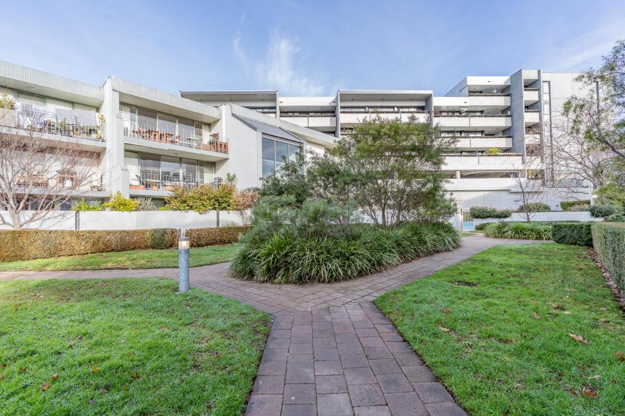 Howitt Place Apt minutes to Parliamentary Triangle - B&B Kingston