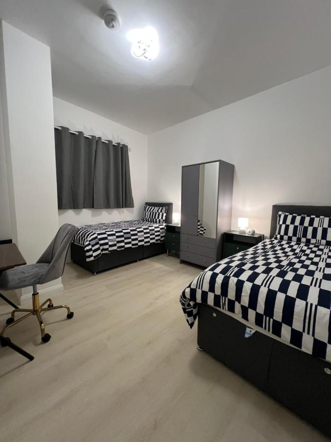 Apartment 2 by SJP - Central Kettering - Twin Bedroom - Free Parking - B&B Kettering