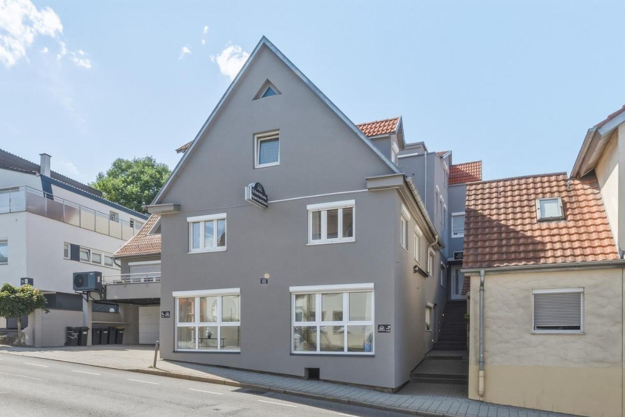 Scharnhäusle 2 - Großzügige Wohlfühl-Wohnung mit Badewanne& Balkon - B&B Ostfildern