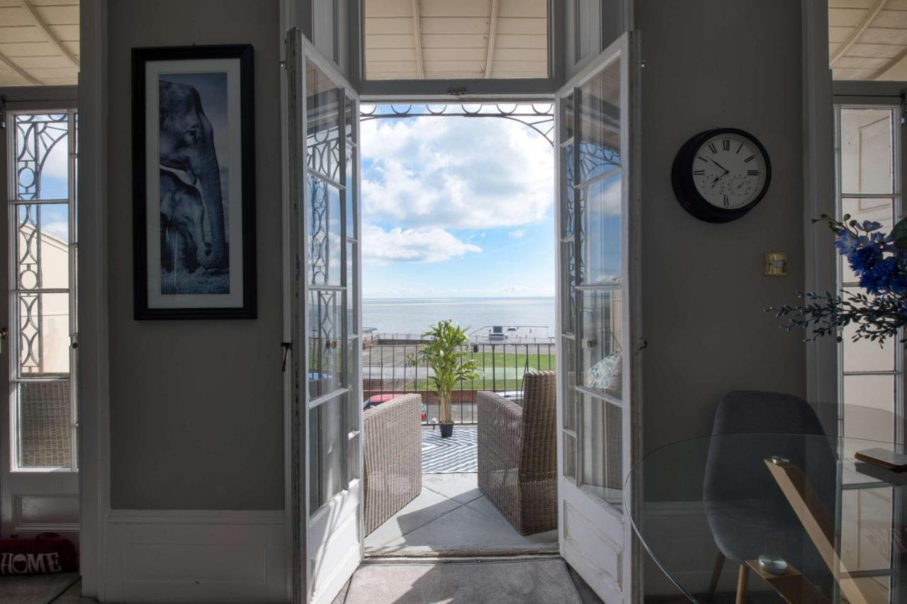 Beach View: Stunning sea view & balcony apartment - B&B Ramsgate