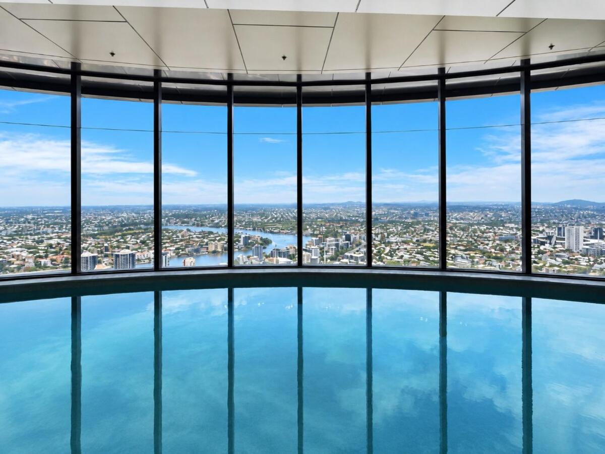 Lvl 42 Sky Tower Sleep 8 & Baby - Parking & Pool & Gym - B&B Brisbane